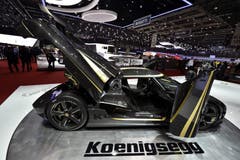 Königsegg präsentiert den neuen Agera S Hundra. Das Spezielle: Das Einzelstück ist auf seinem Carbonkleid mit Blattgold verziert. Der Bolide hat 1030 PS und beschleunigt von 0 auf 100 km/h in 2,8 Sekunden. (Bild: Keystone)