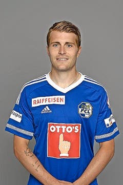 Claudio Lustenberger (29, Ex-Junior): «Mit 5 begann ich beim SCK, dem Klub verdanke ich viel. Nach zwei Jahren Challenge League ging ich zum FCL. Speziell erinnere ich mich an den familiären Zusammenhalt sowie an den Orkan Lothar 1999, als ein Teil des Tribünendachs auf den Rasen fiel und wir als Zwölfjährige beim Aufräumen mithalfen –so gut es eben ging.» (dw.) (Bild: Madeleine Duquenne/meienberger-p)