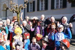Die Schwestern des Klosters mischten sich unters Fasnachtsvolk. (Bild: Romano Cuonz)