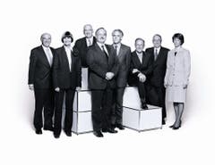2005 (von links): Hans-Rudolf Merz, Micheline Calmy-Rey, Pascal Couchepin, Bundespräsident Samuel Schmid, Moritz Leuenberger, Josef Deiss, Christoph Blocher und Bundeskanzlerin Annemarie Huber-Hotz. (Bild: Bundeskanzlei / Marc Latzel)