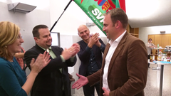 Gratulationen für Marcel Dettling (rechts). (Bild: Geri Holdener)