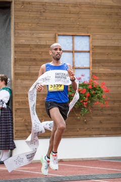 Der Sieger des 10km- Laufes, Felfele Tesfay aus Carouge. (Bild: Manuela Jans-Koch / Neue LZ)
