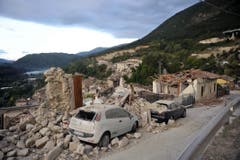 Ein Blick über Pescara del Tronto. (Bild: EPA / Cristiano Chiodi)