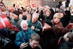 Menschen nehmen am Internationalen Lachtag in Kopenhagen teil, am 9. Januar 2000. Fünf Jahre zuvor hat der Inder Madan Kataria den ersten Lachclub gegründet. (Bild: Keystone)