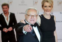 Verleger Hubert Burda mit seiner Ehefrau Maria Furtwängler am 14. November 2013 an der Bambi-Verleihung in Berlin. (Bild: Keystone)