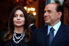 Auch den italienischen Ex-Ministerpräsidenten Silvio Berlusconi könnte die Scheidung von Veronica Lario teuer zu stehen kommen: Nach einem bisher nicht gültigen Urteil müsste er ihr 1,4 Millionen Euro zahlen - pro Monat. (Bild: Keystone)