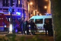 Mehrere hundert Polizeikräfte standen nach dem Anschlag im Konzertsaal Bataclan im Einsatz. (Bild: EPA/Christophe Petit Tesson)