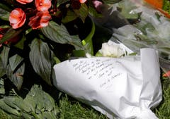 Blumenschmuck am Ort des Attentats in Nizza. (Bild: AP/Luca Bruno)