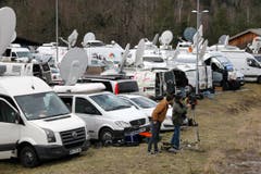 Grosses Medieninteresse in Seyne-les-Alpes, in der Nähe der Absturzstelle. (Bild: Keystone)