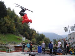Ein Salto rückwärts ins Juheeeee (Bild: Urs Hanhart / Neue UZ)