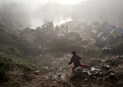 Boden und Zelte sind aufgeweicht den Regenfällen in Idomeni. (Bild: Keystone)