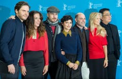 Die Jury der Biennale: (von links): Daniel Bruehl, Claudia Llosa, Jurypräsident Darren Aronofsky, Audrey Tautou, Matthew Weiner, Martha De Laurentiis und Bong Joon-ho. (Bild: Keystone)