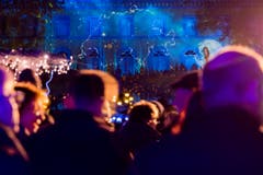Jeden Abend wird den Besuchern kostenlos während einem einstündigen Durchgang eine Ton- und Lichtshow geboten. (Bild: Keystone / Cyril Zingaro)