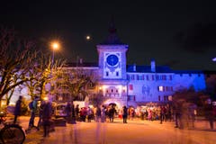 3-4 weitere Lichtinszenierungen in der Altstadt werden von Profis durchgeführt. (Bild: Keystone / Cyril Zingaro)
