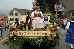 Auch die kleinsten Alpabgänger präsentierten sich in der Tracht. (Bild: Robert Hess (Neue OZ))