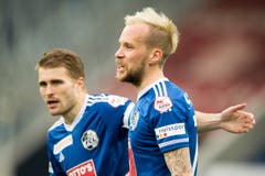 Markus Neumayr (rechts) und Claudio Lustenberger feiern das Penalty-Tor zum 1:0. (Bild: Keystone / Urs Flüeler)