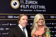 Günter Netzer und seine Frau Elvira auf dem grünen Teppich. (Bild: Keystone)