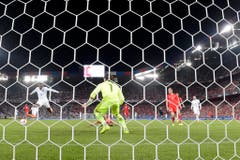 Danny Welbeck bring England 1:0 in Führung. (Bild: Keystone/Peter Klaunzer)