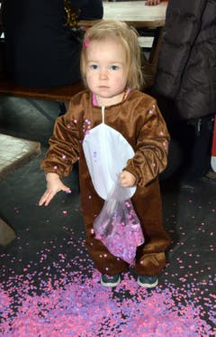 Nah, kleine Milena: Das ist ja eine ganz nette Bescherung. (Bild: Romano Cuonz)