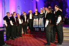 Der Jodlerklub Fruttklänge unter der Leitung von Silvia Windlin. (Bild: Romano Cuonz / Neue NZ)