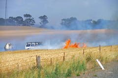 Mindestens 16 Wohnhäuser und zahlreiche andere Gebäude seien zerstört worden, hiess es beim regionalen Brandschutz. (Bild: Keystone)