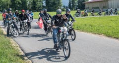 In allen Formen kamen die Motorfahrzeuge in Alpnach an. (Bild: Boris Bürgisser (LZ))