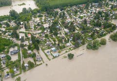 ... und weitere Teile der Stadt von der Donau überflutet wurde. (Bild: Keystone)