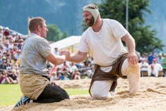Philipp Laimbacher (links) und Benji von Ah nach dem gestellten Schlussgang. (Bild: AAlexandra Wey / Keystone)