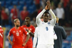 Matchwinner Danny Welbeck applaudiert den englischen Fans zu. (Bild: Keystone/Laurent Gillieron)