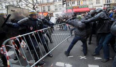 Zugegeben, es gab auch unkreative Proteste, gegen die auch … (Bild: EPA / Ian Langsdon)