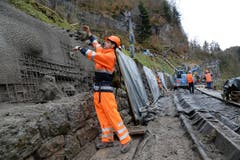 Zwischen Lungern und dem Käppeli wird die Böschungsmauer verstärkt. (Bild: Robert Hess / Neue OZ)