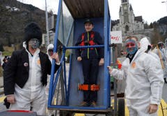 Einer der wenigen Wagen in Lungern machte den Weltraumtourismus zum Thema ... (Bild: Romano Cuonz (Neue NZ))