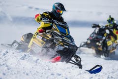 Kein Raumgleiter, sondern ein Schneetöff. (Bild: Roger Gruetter | Neue LZ)