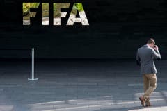 Im Zusammenhang mit dem Verfahren, das wegen des Verdachts der ungetreuen Geschäftsbesorgung sowie des Verdachts der Geldwäscherei geführt wird, sind am Hauptsitz der FIFA in Zürich elektronische Daten und Dokumente sichergestellt worden. (Bild: Ennio Leanza / Keystone)