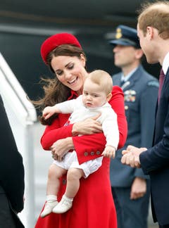 Prinz George schaut noch etwas kritisch. (Bild: Keystone)