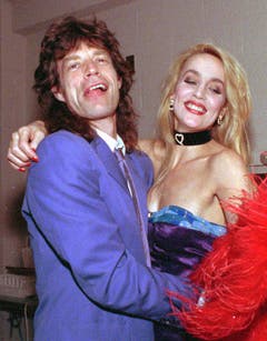 1988 waren Mick Jagger, Frontman der Rolling Stones, und Jerry Hall, Model und Schauspielerin, noch verliebt. Ihre Ehe dauerte von 1990 bis 1999. Die Scheidung kostete Jagger 25 Millionen Dollar. (Bild: Keystone)