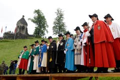 Die Kantonsweibel aller Schweizer Kantone während den Feierlichkeiten zum Volksfest 700 Jahre Schlacht am Morgarten in Oberägeri. (Bild: Keystone/Urs Flüeler)