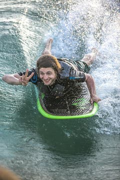 Auch so geht Wakesurfen. (Bild: André A. Niederberger (Neue NZ))