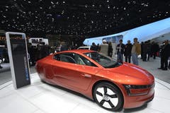 Der Volkswagen VW Prototype XL1 wird in nur 50 Fahrzeugen produziert. Laut VW liegt der Verbrauch bei 0,9 Litern pro 100 km. (Bild: Keystone)