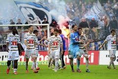Die Luzerner Spieler feiern ihren Sieg nach dem Schlusspfiff. (Bild: Keystone)