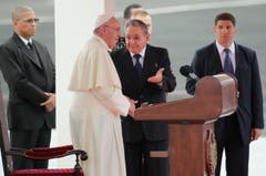 Papst Franziskus mit Raul Castro. (Bild: Keystone)