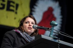 SP-Kantonsraetin Mattea Meyer spricht am traditionellen 1. Mai-Umzug am Tag der Arbeit, in Zuerich. (Bild: KEYSTONE/Ennio Leanza)