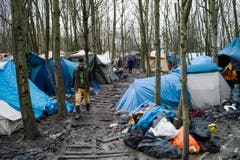 Makeshift migrant camp in Grande Synthe (Bild: Keystone)