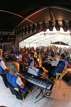 Die Länderkapelle Dani und Thedy Christen, Ennetbürgen. (Bild: Roger Zbinden (Neue LZ))