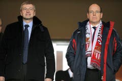 Der russische Oligarch und Besitzer des Fussballclubs AS Monaco Dmitri Ribolowlew (hier mit Fürst Albert von Monaco) muss seiner Exfrau Elena die Rekordsumme von 4,5 Milliarden Dollar zahlen. Er will das Urteil anfechten. (Bild: Keystone)