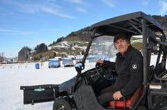 19 Helfer sind im Einsatz, darunter auch Andi Kaufmann. (Bild: Charly Keiser / Neue SZ)