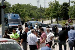 French police search for second man in factory attack (Bild: Keystone)