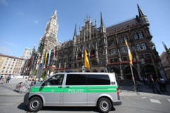 Ein Polizeiwagen vor dem Münchner Rathaus. (Bild: DANIEL KARMANN)