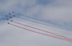 Die Piloten der Patrouille de France demonstrieren in den Alpha Jets das Formationsfliegen. (Bild: Keystone / Michel Euler)