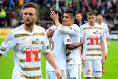 Die Spieler des FC Luzern feiern den Sieg auf dem Brügglifeld. (Bild: Keystone)